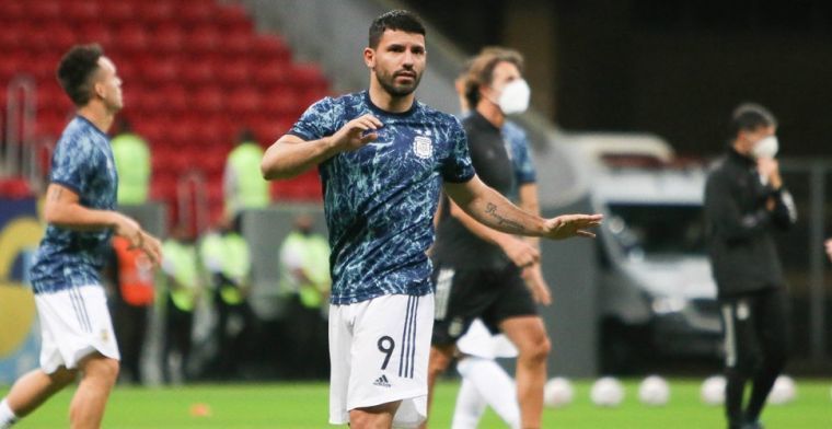 Agüero maakt na blessureleed officieus Barça-debuut en komt direct tot scoren